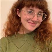 studentessa universitaria offre lezioni di inglese sia relative alla grammatica che alla letteratura